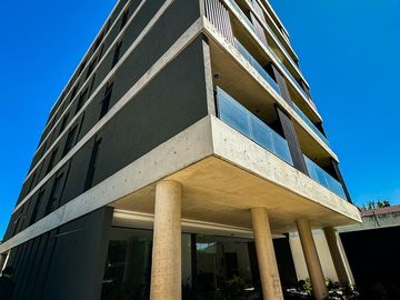 Departamento de dos ambientes con cochera,  en venta- Ituzaingó Sur