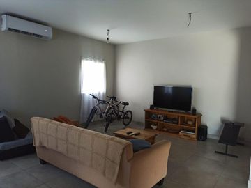 ALUCINANTE CASA EN EL CANTÓN FRENTE AL LAGO