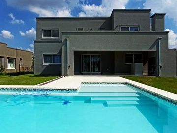 ALUCINANTE CASA EN EL CANTÓN FRENTE AL LAGO