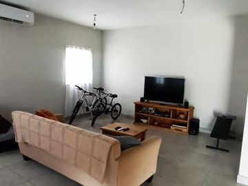 ALUCINANTE CASA EN EL CANTÓN FRENTE AL LAGO