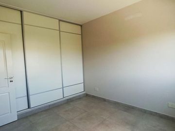 ALUCINANTE CASA EN EL CANTÓN FRENTE AL LAGO