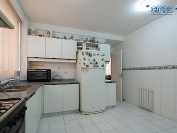Departamento 3 amb   dependencia completa  3 baños Cochera fija cubierta Baulera