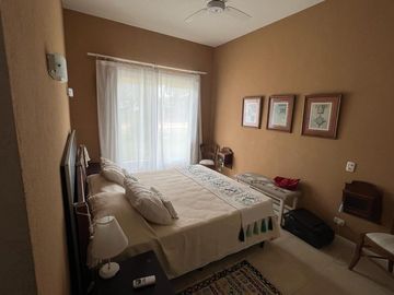 Costa Esmeralda - Residencial I | Venta | Casa de 4 dorm. en gran terreno arbolado de 2.400m2