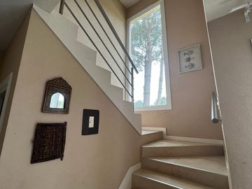 Costa Esmeralda - Residencial I | Venta | Casa de 4 dorm. en gran terreno arbolado de 2.400m2