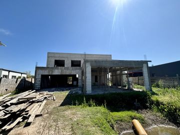 VENTA CASA SAN SEBASTIAN AREA 7 - 5 AMBIENTES