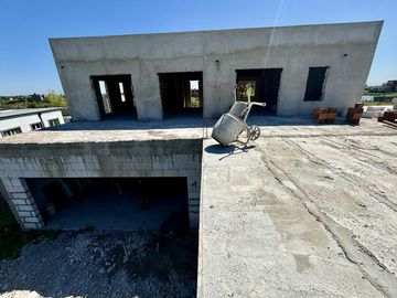 VENTA CASA SAN SEBASTIAN AREA 7 - 5 AMBIENTES