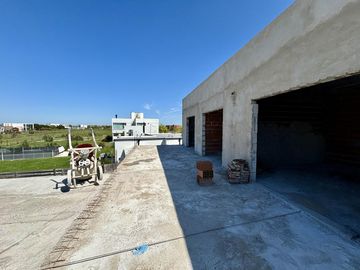 VENTA CASA SAN SEBASTIAN AREA 7 - 5 AMBIENTES