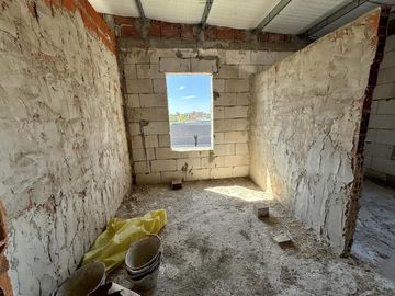 VENTA CASA SAN SEBASTIAN AREA 7 - 5 AMBIENTES