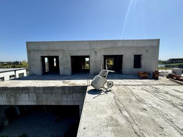 VENTA CASA SAN SEBASTIAN AREA 7 - 5 AMBIENTES