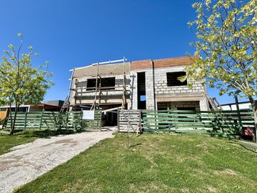 VENTA CASA SAN SEBASTIAN AREA 7 - 5 AMBIENTES