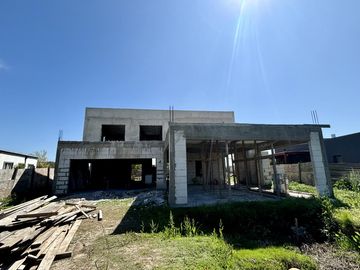 VENTA CASA SAN SEBASTIAN AREA 7 - 5 AMBIENTES