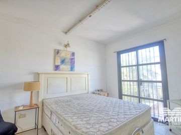 Casa Ph 4 ambientes, 2 baños, escritorio y patio. Estilo antigüo.