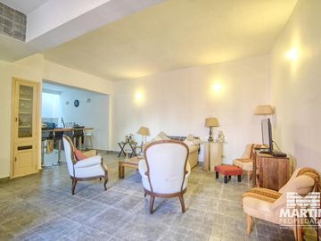 Casa Ph 4 ambientes, 2 baños, escritorio y patio. Estilo antigüo.