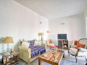 Casa Ph 4 ambientes, 2 baños, escritorio y patio. Estilo antigüo.