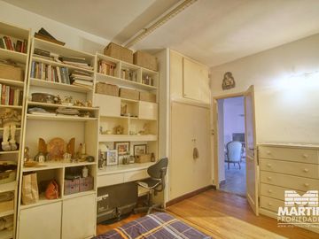 Casa Ph 4 ambientes, 2 baños, escritorio y patio. Estilo antigüo.