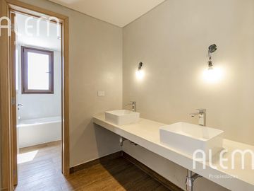 Casa en venta en Terralagos Canning