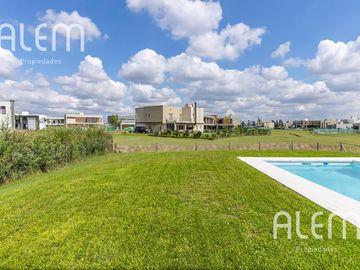 Casa en venta en Terralagos Canning