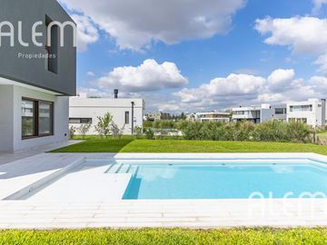 Casa en venta en Terralagos Canning