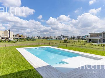 Casa en venta en Terralagos Canning