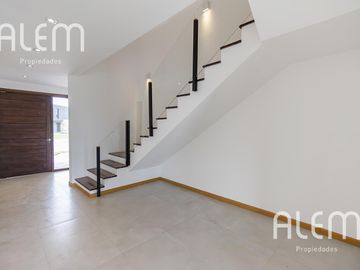 Casa en venta en Terralagos Canning