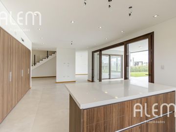 Casa en venta en Terralagos Canning