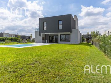 Casa en venta en Terralagos Canning