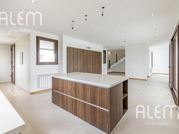 Casa en venta en Terralagos Canning