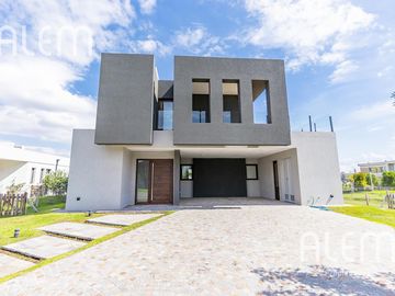 Casa en venta en Terralagos Canning