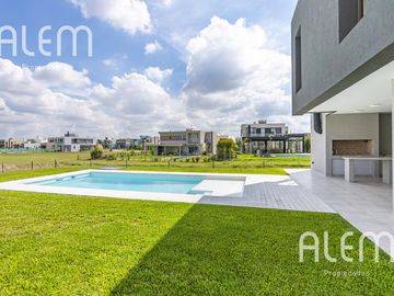 Casa en venta en Terralagos Canning