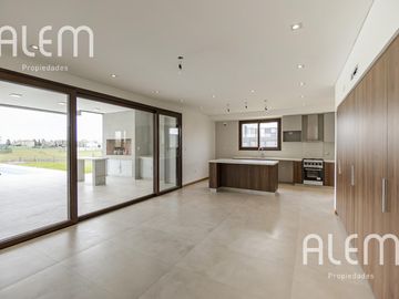 Casa en venta en Terralagos Canning