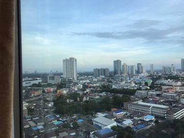 1 Bedroom Condo for sale at The Breeze Narathiwas
