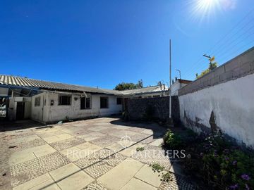 Casa con linda vista en La Herradura, para proyecto de remodelación
