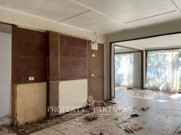 Casa con linda vista en La Herradura, para proyecto de remodelación