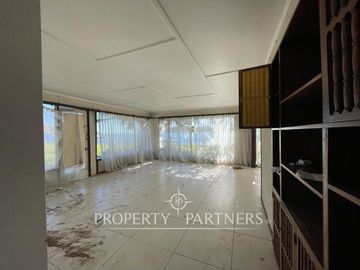 Casa con linda vista en La Herradura, para proyecto de remodelación
