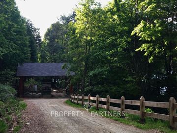 Terreno exclusivo con vista parcial al lago