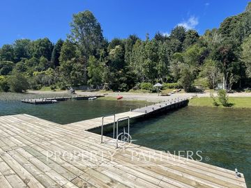 Terreno exclusivo con vista parcial al lago