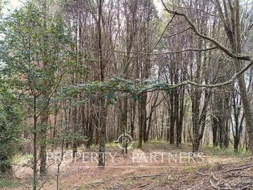 Terreno exclusivo con vista parcial al lago