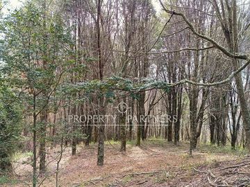 Terreno exclusivo con vista parcial al lago
