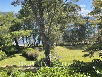Terreno exclusivo con vista parcial al lago