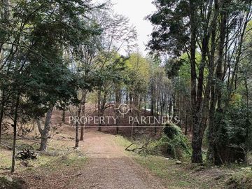 Terreno exclusivo con vista parcial al lago