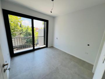 Departamento de 2 ambientes CON DETALLES DE CATEGORÍA en venta, en San Isidro.