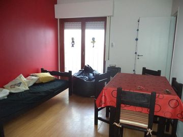 PH interno de 2 dorm C/patio. Banfield Este.