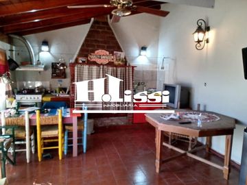 Chalet Sobre Amplio Terreno - Temperley Este