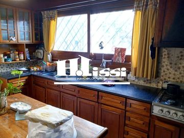Chalet Sobre Amplio Terreno - Temperley Este