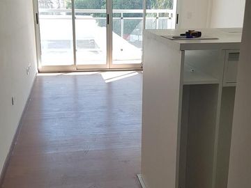 Departamento monoambiente con cochera en venta La Plata