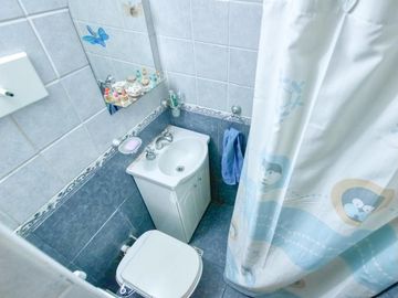 OPORTUNIDAD EXCELENTE SEMIPISO 4 AMB AL FRENTE C/ Dep SERVICIO y BALCÓN