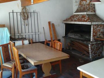 Chalet de 3 dorm C/garage, patio y quincho cubierto. Banfield E.