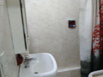 Chalet de 3 dorm C/garage, patio y quincho cubierto. Banfield E.