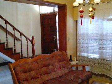 Chalet de 3 dorm C/garage, patio y quincho cubierto. Banfield E.