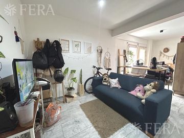 Venta departamento monoambiente con balcón en Wilde